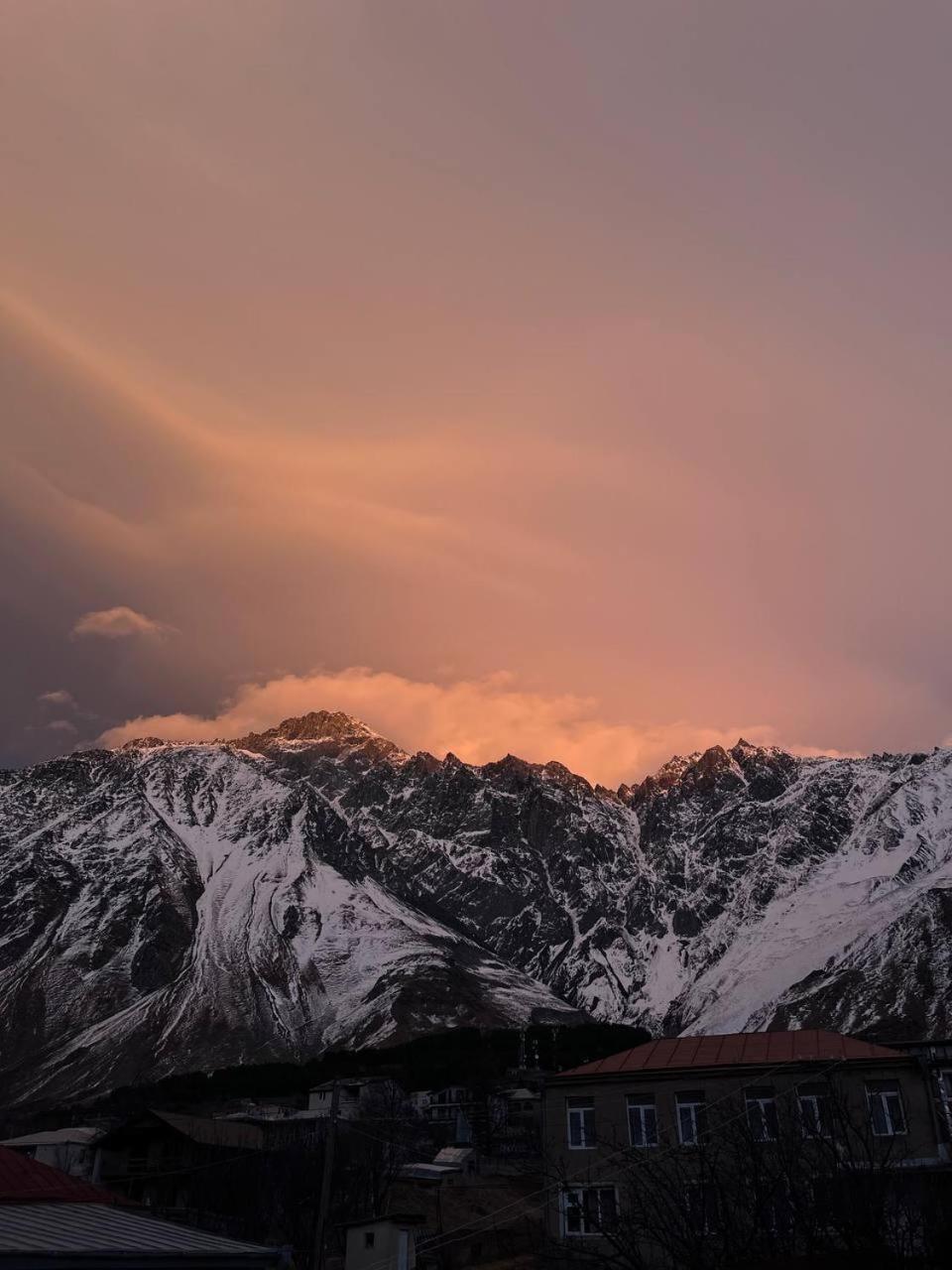 Guest House Misho Kazbegi Bagian luar foto