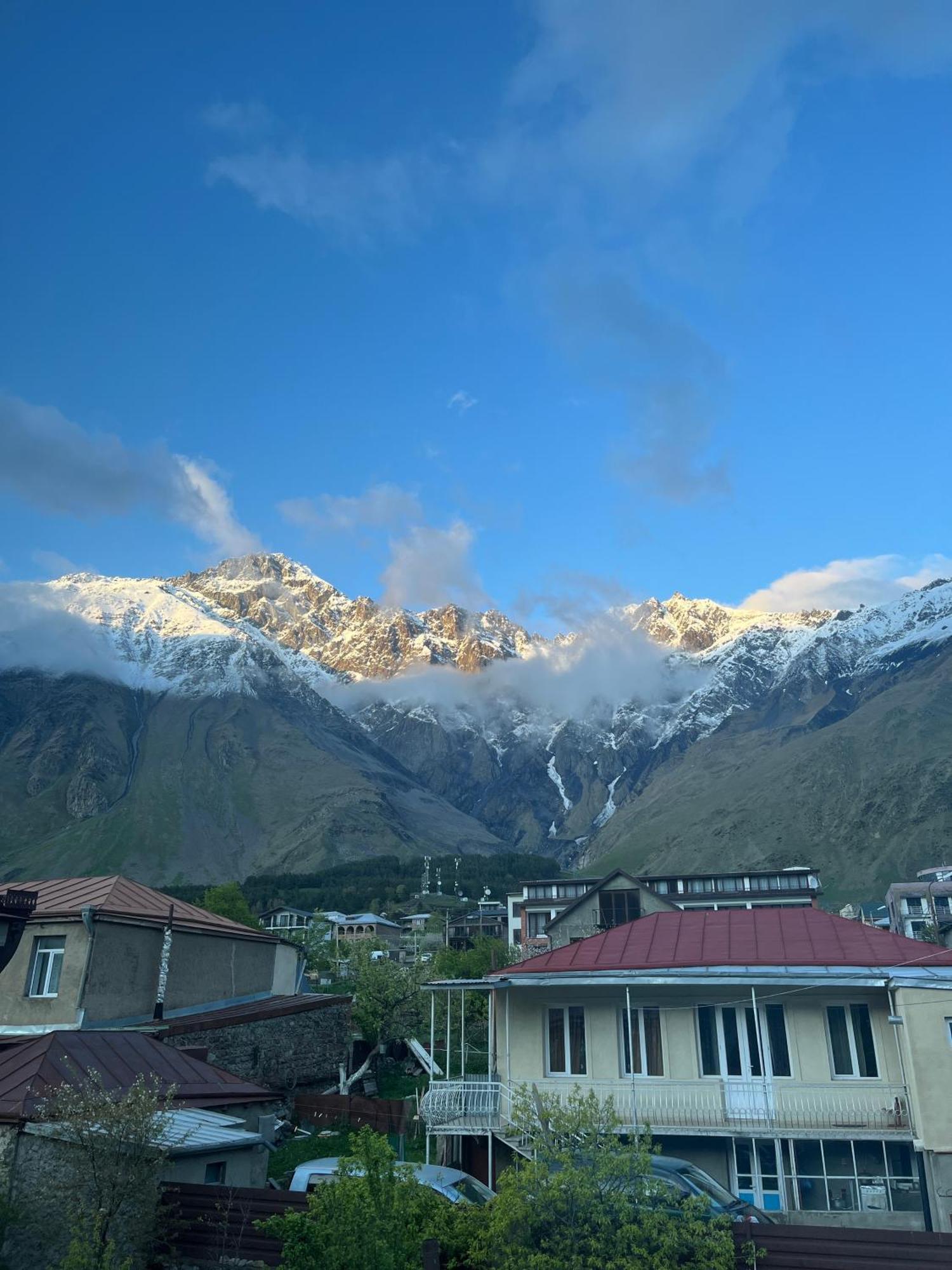 Guest House Misho Kazbegi Bagian luar foto